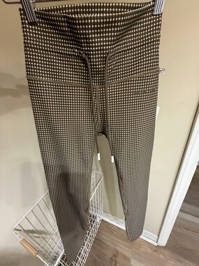 Cream yoga Aria 7/8 High-Waist Gingham Leggings in Olive Green